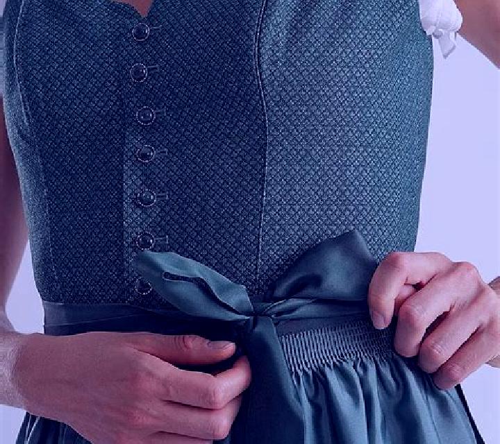 Adriana Almuniente escort