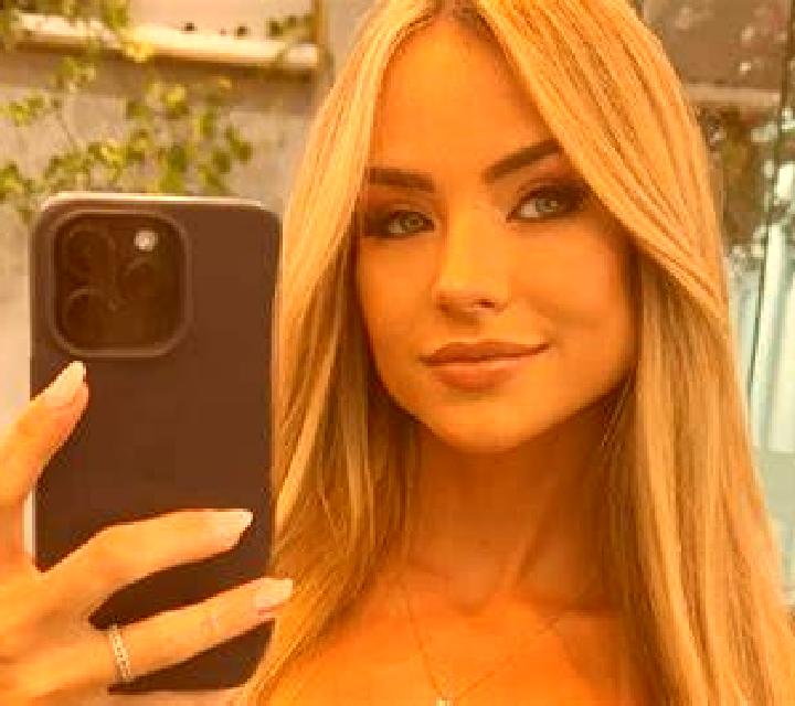 Adriana Cisterniga escort