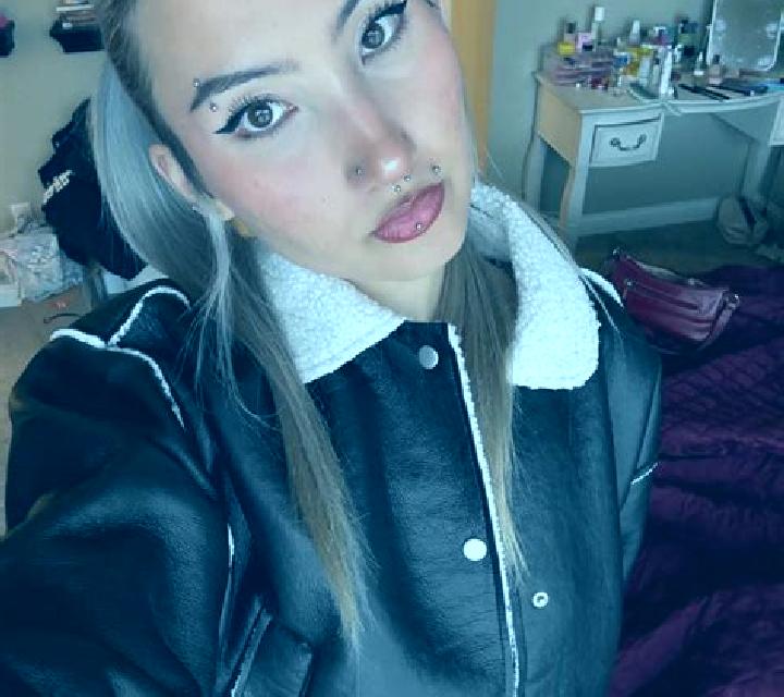Alejandra Macanet de Cabrenys escort