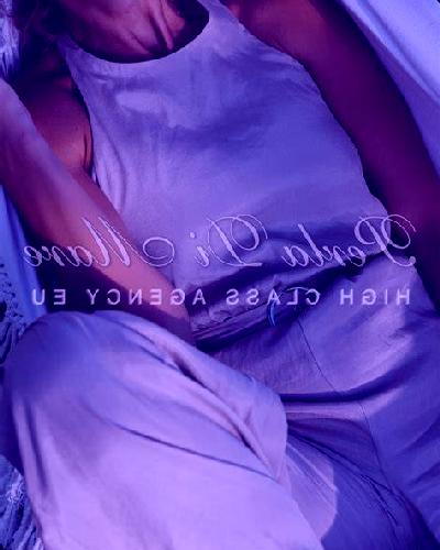 Amanda 2 Alcaniz escort