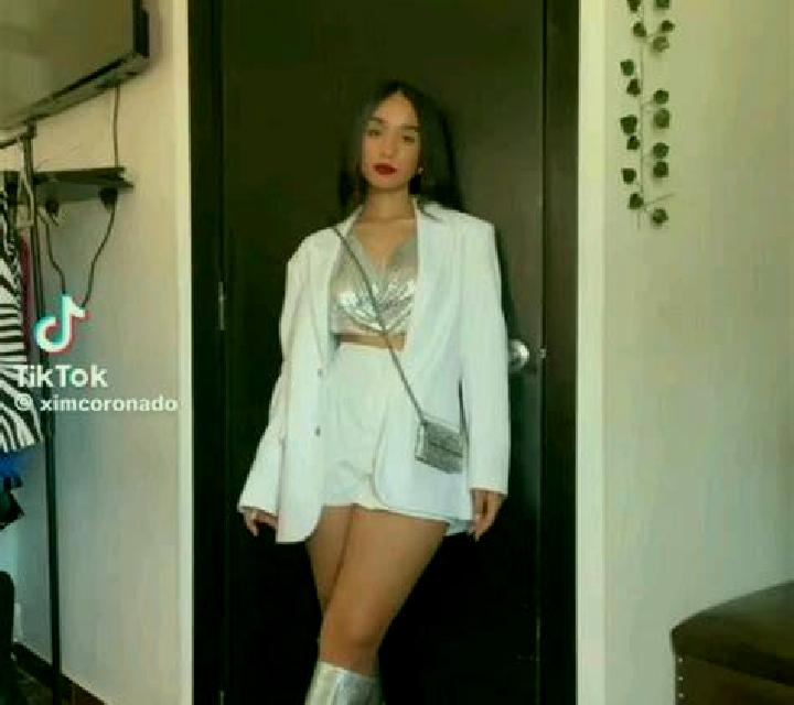 Aurora 3 Calvos escort