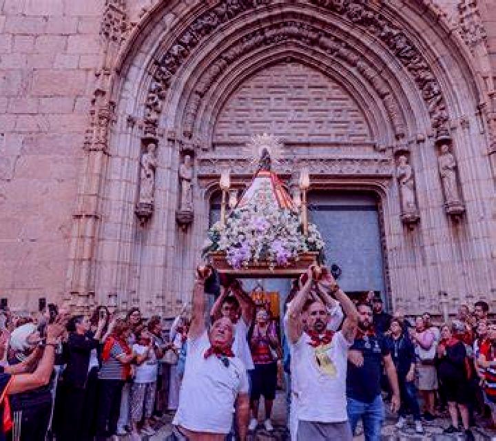 Cayetana 2 Es Castell escort