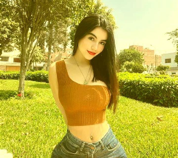 Estrella Siruela escort