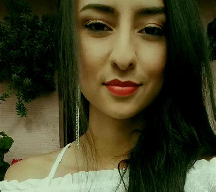 Giulia Cretas escort