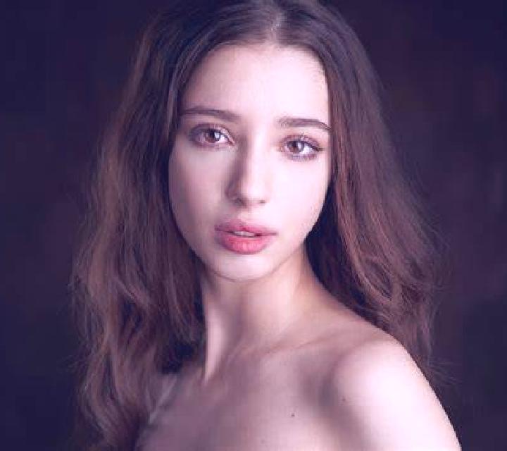Josefina Villalon de Campos escort