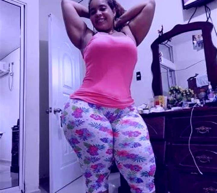 Julia Carmena escort