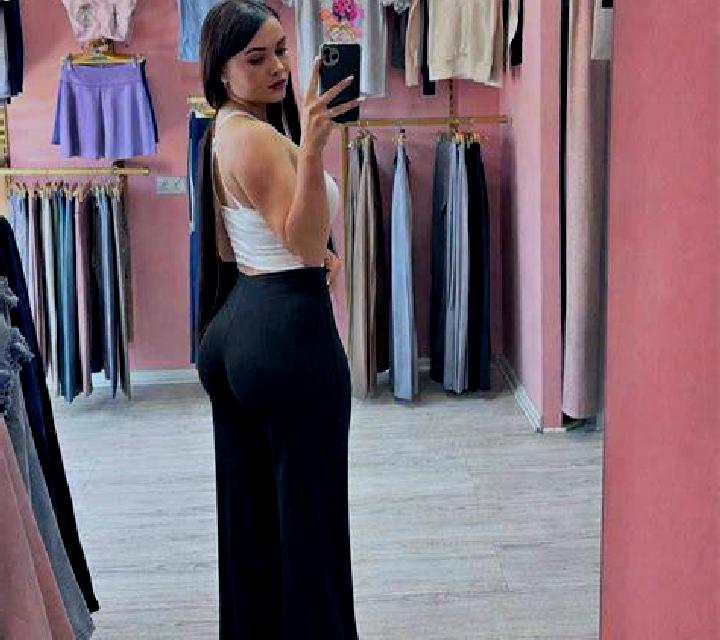 Julia Ezkurra escort