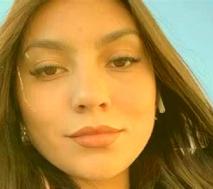 Julia Valdeganga escort