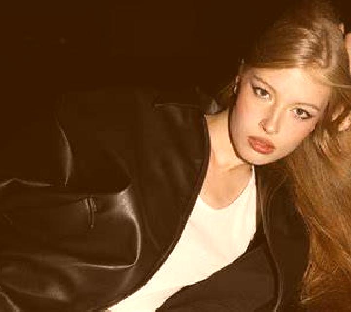 Lola Serrada escort
