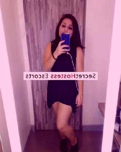 María 2 Layos escort