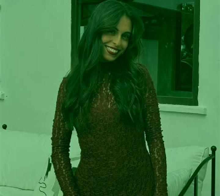 Nora Cuevas de Vinroma escort
