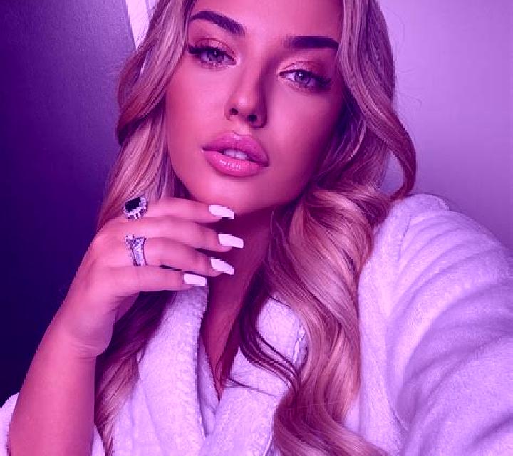 Nora Manaria escort