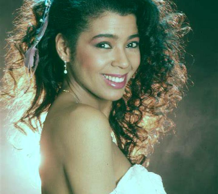 Sara Revillarruz escort