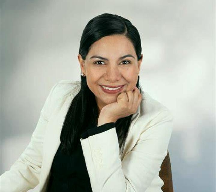 Selene Santa Cruz escort