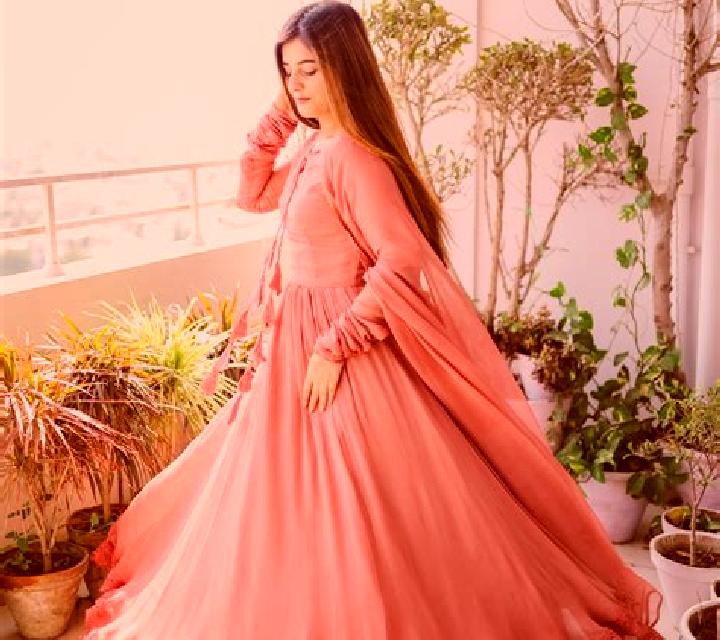 Sofía Almadrones escort