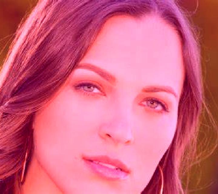 Ximena Vizmanos escort